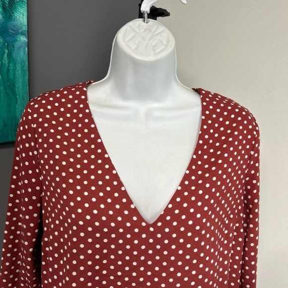 Forever 21 Women’s Small Polka Dot V Neck Blouse‎ Roll Tab Sleeve Classic Dainty - Picture 2 of 14
